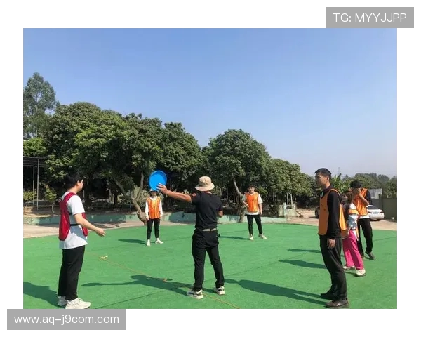 以足球团建活动为核心推动团队协作与凝聚力提升的多元化方式探讨 以足球团建活动为核心推动团队协作与凝聚力提升的多元化方式探讨