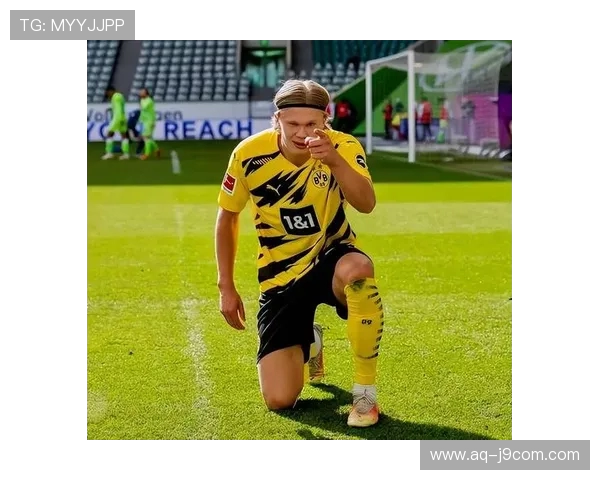 探讨足球比赛中球员佩戴配饰的安全规范及其对比赛表现影响趋势性